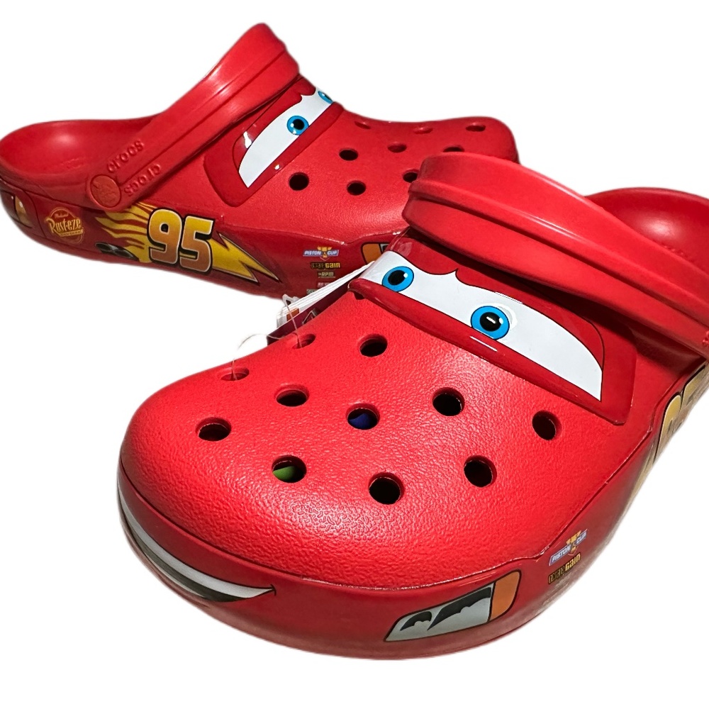 LIGHTNING MCQUEEN CROCS M7/W9 NWT